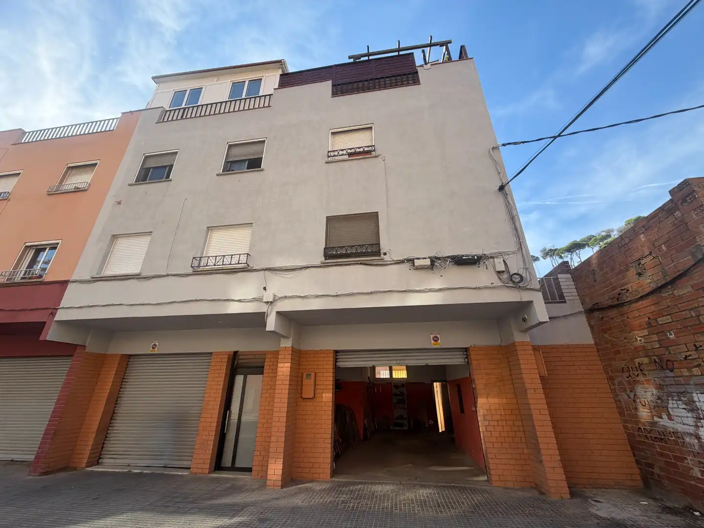 Vista exterior de Local en venta en Can Sant Joan