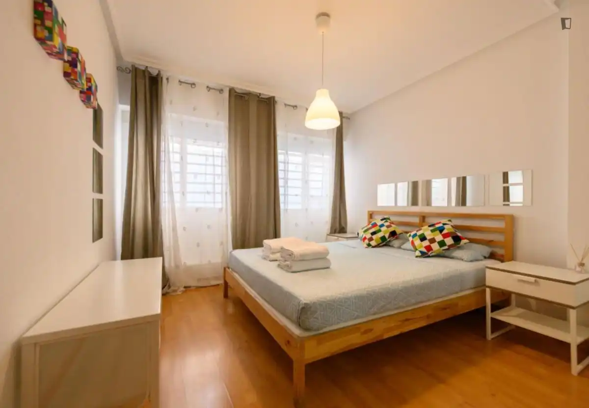 Schlafzimmer von Wohnungen zur Miete in Madrid mit Klimaanlage, Heizung und Möbliert
