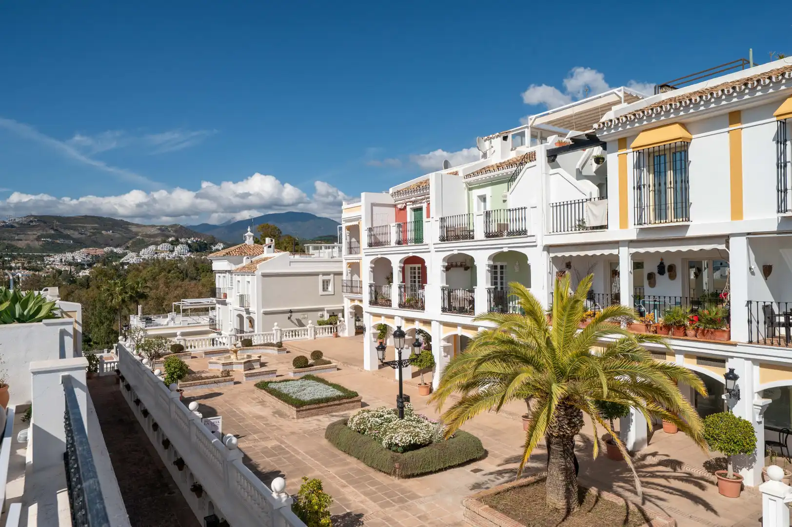 Vista exterior de Casa adosada en venta en Marbella con Aire acondicionado, Terraza y Piscina