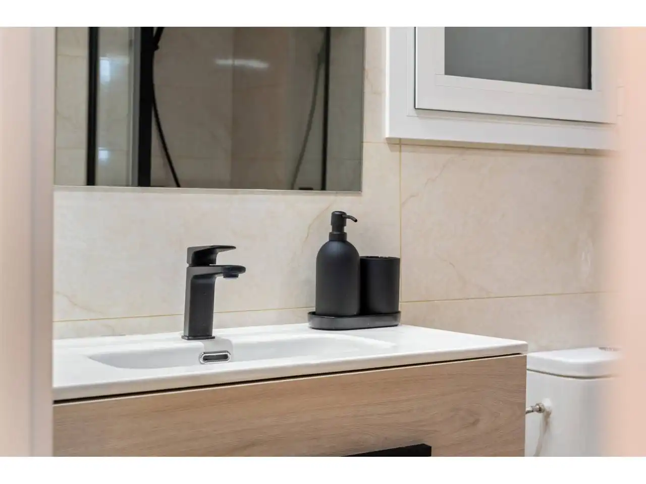Bathroom of Flat for sale in Barcelona  with Air Conditioner, Heating and Furnished