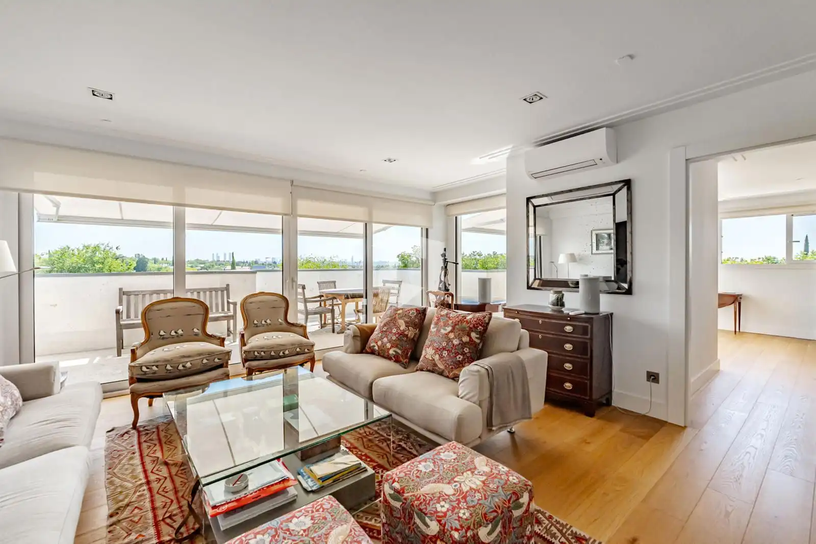 Living room of Attic for sale in Madrid  with Air Conditioner, Heating and Parquet flooring