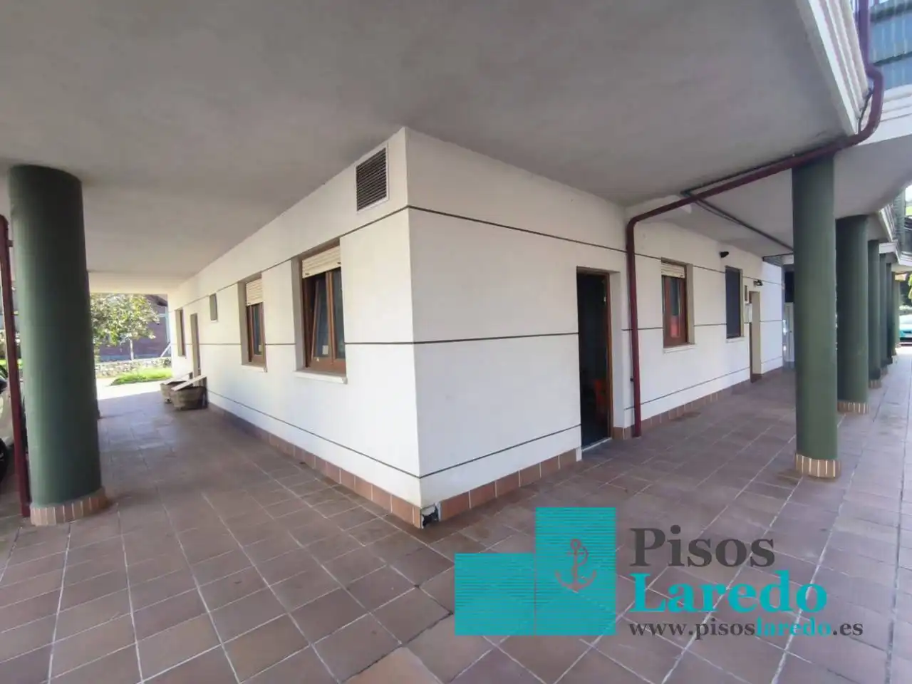Local comercial en venda a Calle Bernales