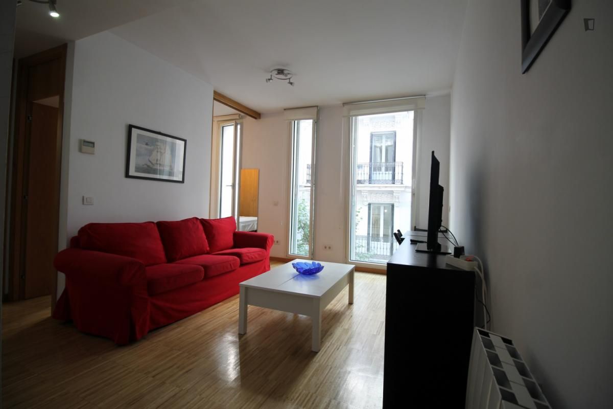 Study to rent in Cortes - Huertas