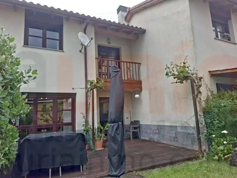 Terraza de Casa o chalet en venta en Sariego con Calefacción, Terraza y Trastero