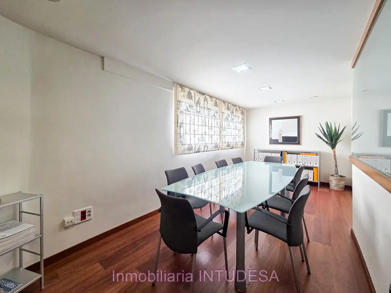 Esszimmer von Büro zur Miete in Tudela mit Klimaanlage und Möbliert