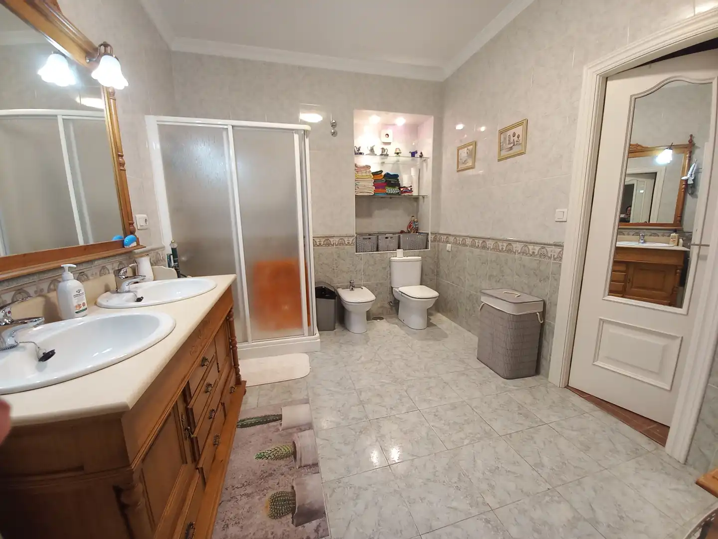 Bathroom of Houses for sale in Úbeda  with Air Conditioner, Terrace and Storage room