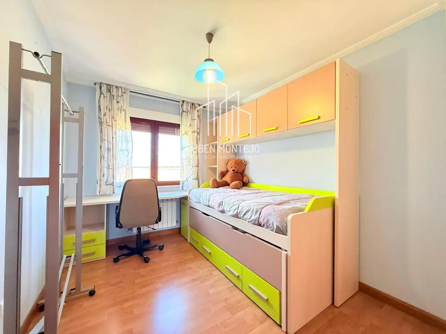 Habitación de Casa adosada en venta en Galindo y Perahuy con Calefacción, Jardín privado y Terraza