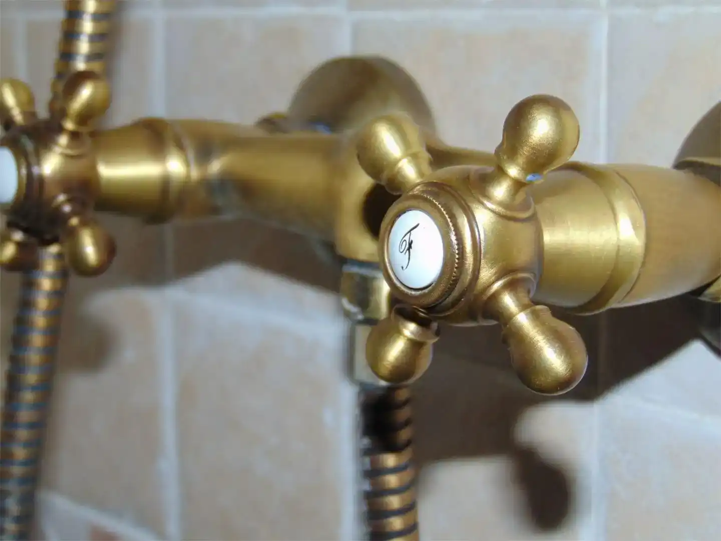 Baño de Piso en venta en Carataunas con Piscina y Amueblado
