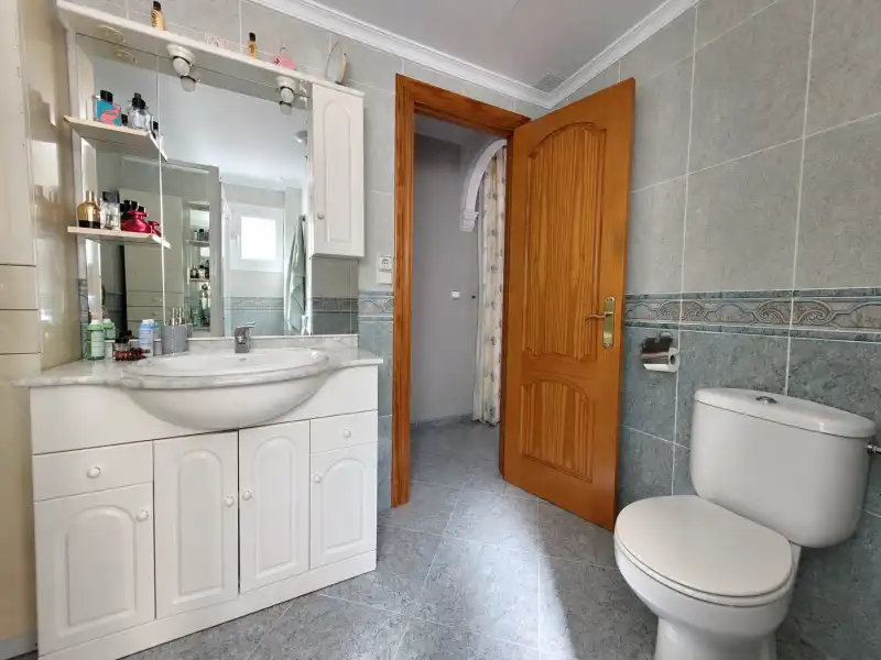 Baño de Piso en venta en Málaga con Terraza, Horno y Lavadora