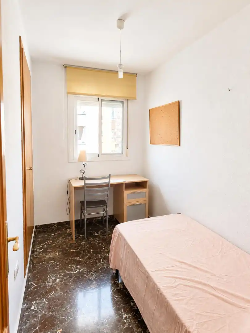 Habitación de Piso en venta en Valencia con Aire acondicionado, Amueblado y Horno