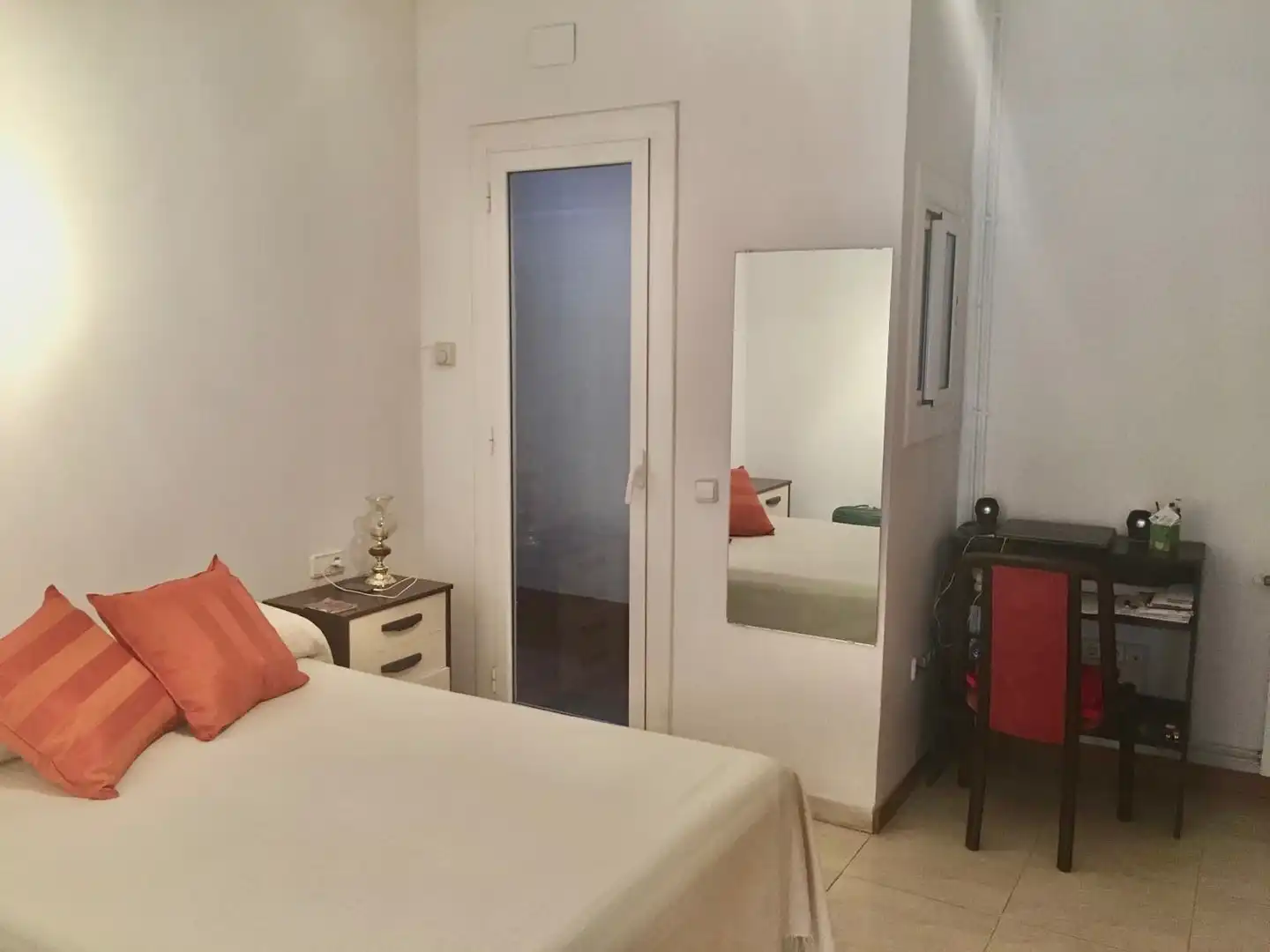 Schlafzimmer von Geschaftsraum zum Verkauf in Barcelona mit Möbliert