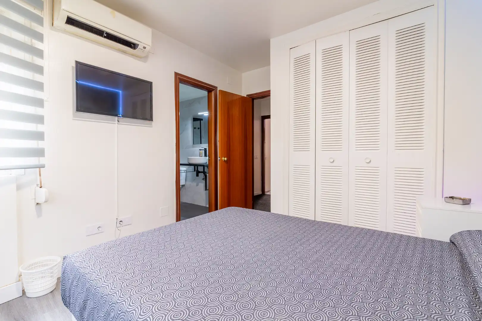Dormitori de Casa adosada en venda en Móstoles amb Aire condicionat, Jardí privat i Piscina
