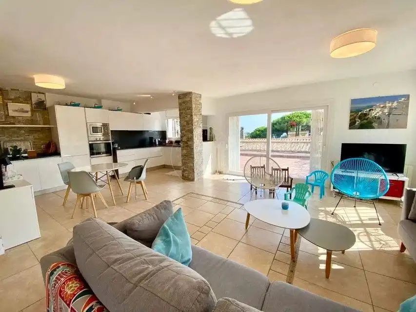 Sala d'estar de Casa o xalet en venda en Lloret de Mar amb Aire condicionat, Calefacció i Jardí privat
