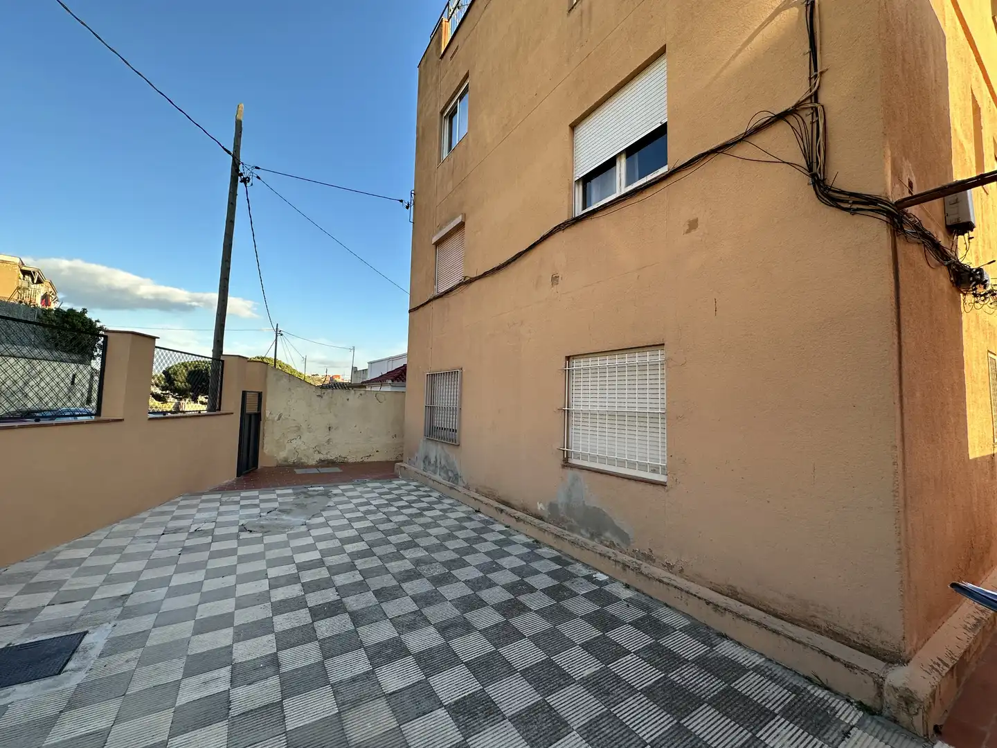Exterior view of Flat for sale in Santa Coloma de Gramenet  with Terrace and Balcony