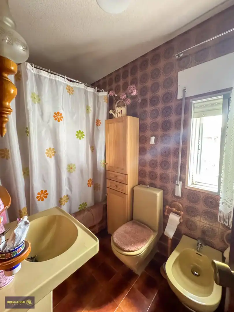 Bany de Casa o xalet en venda en Cabanillas de la Sierra amb Jardí privat, Traster i Piscina