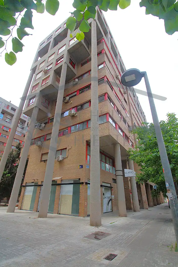 Vista exterior de Piso en venta en Valencia con Aire acondicionado, Parquet y Horno