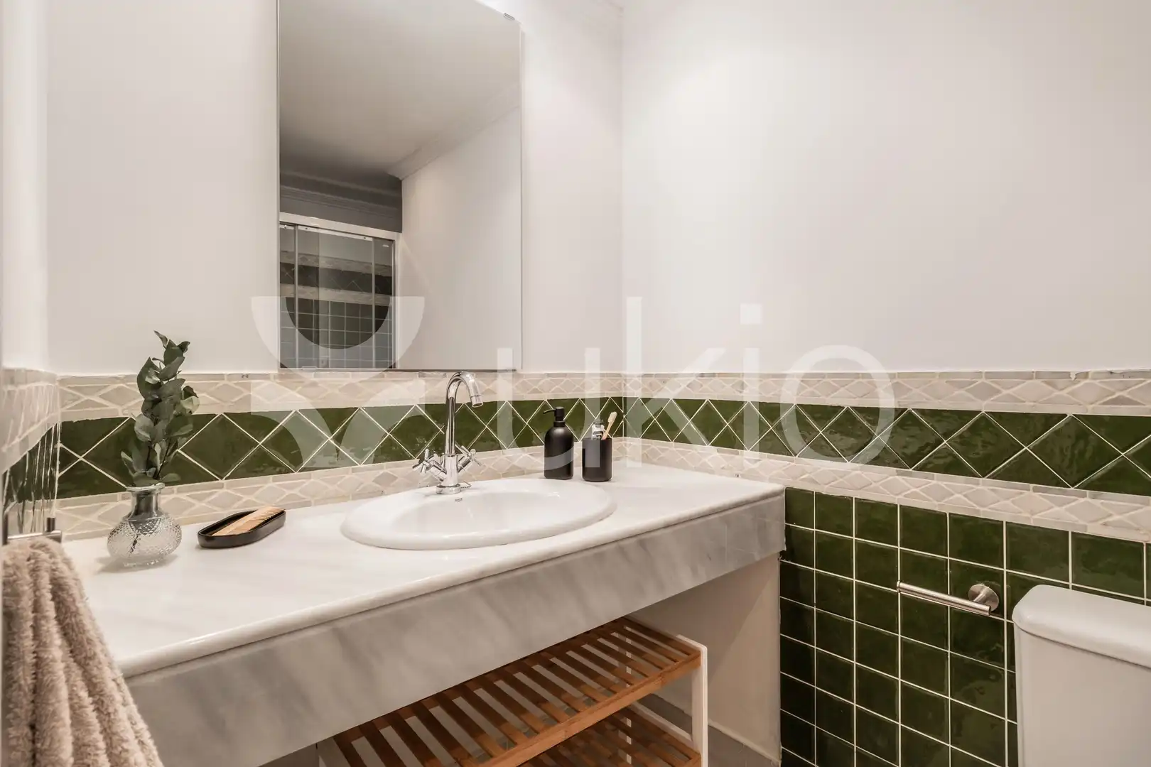 Bany de Apartament de lloguer en Madrid amb Aire condicionat, Calefacció i Moblat