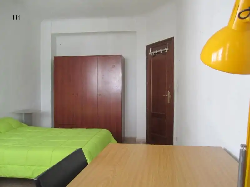 Habitación de Piso de alquiler en Granada con Aire acondicionado, Calefacción y Amueblado
