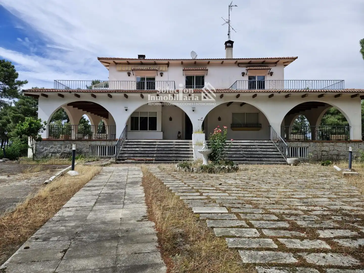 Außenansicht von Einfamilien-Reihenhaus zum Verkauf in Alba de Tormes mit Heizung, Abstellraum und Schwimmbad