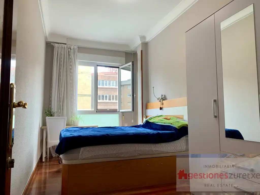 Bedroom of Flat for sale in Bilbao   with Furnished