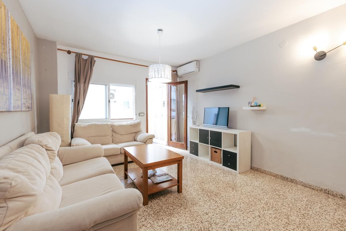 Living room of Flat for sale in Santa Eulària des Riu  with Heating, Terrace and Storage room