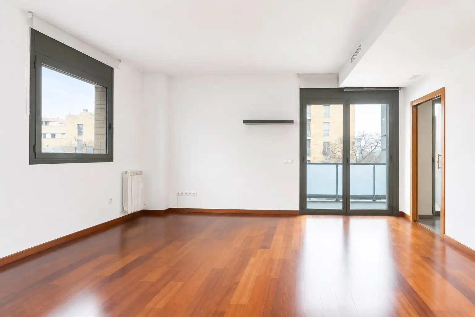 Living room of Flat for rent in Sant Cugat del Vallès  with Private garden, Parquet flooring and Terrace