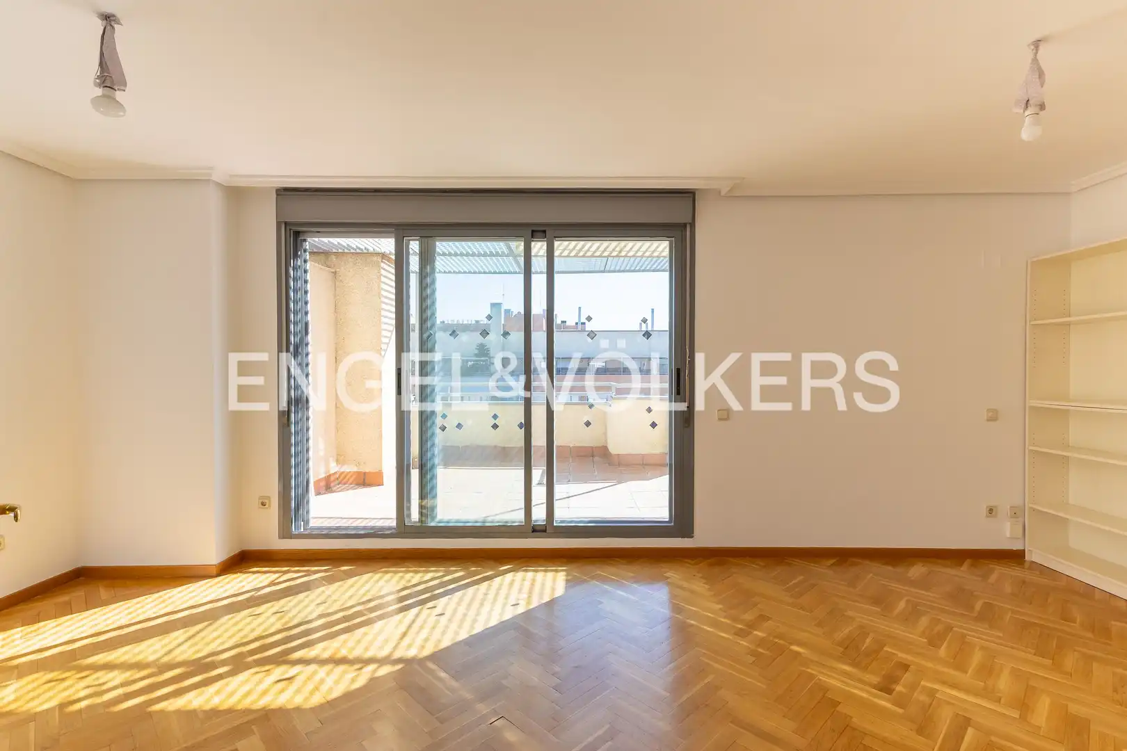 Vista exterior de Ático en venta en Madrid con Aire acondicionado, Calefacción y Parquet