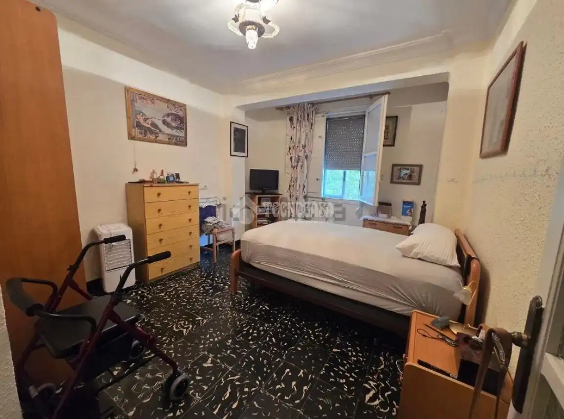 Bedroom of Flat for sale in Valencia  with Air Conditioner and Balcony