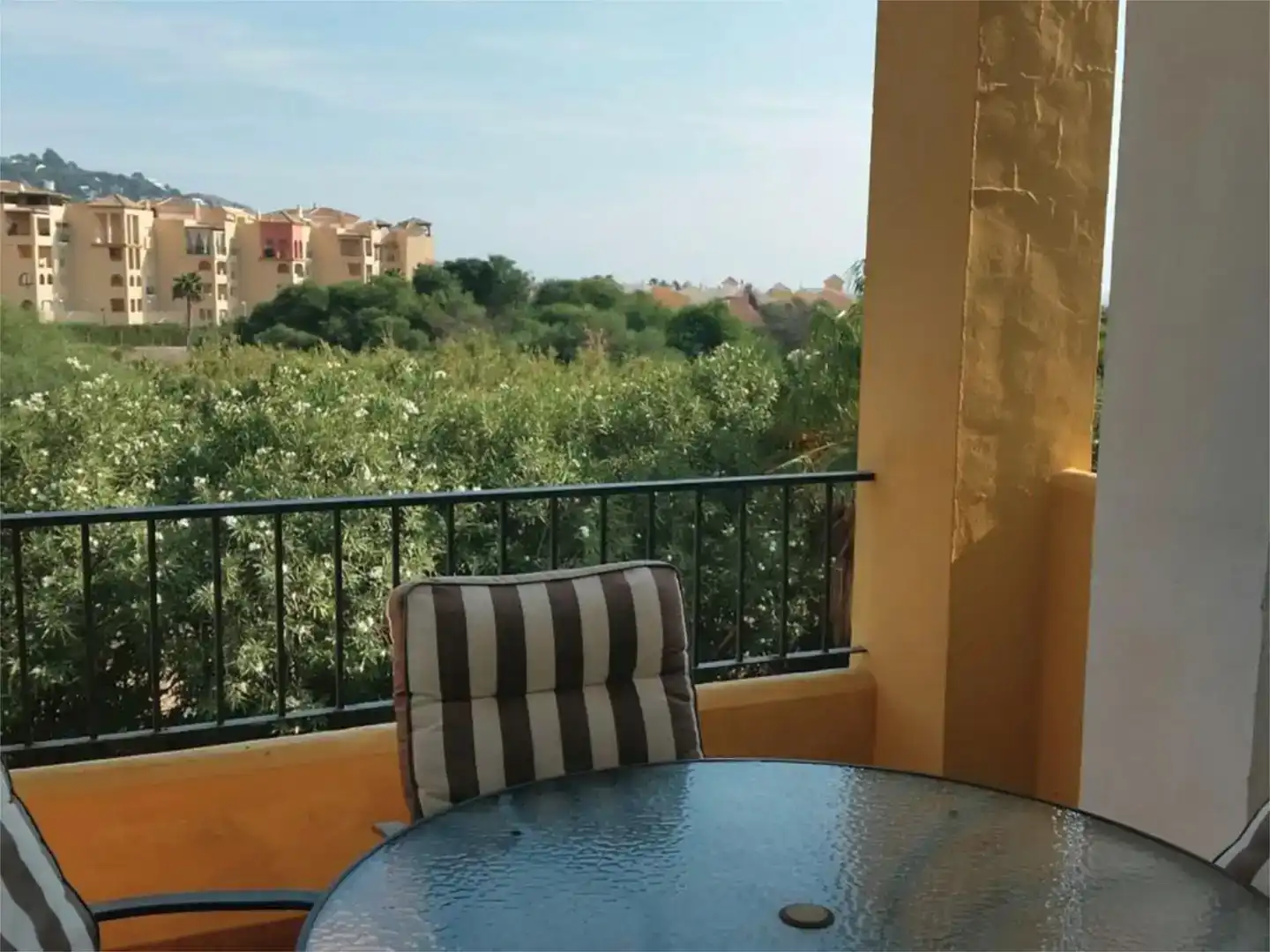 Terrasse von Wohnungen zur Miete in Zahara de los Atunes mit Klimaanlage, Schwimmbad und Balkon