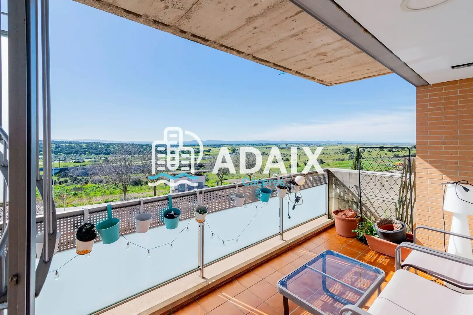 Vista exterior de Ático en venta en Cáceres con Aire acondicionado, Calefacción y Terraza