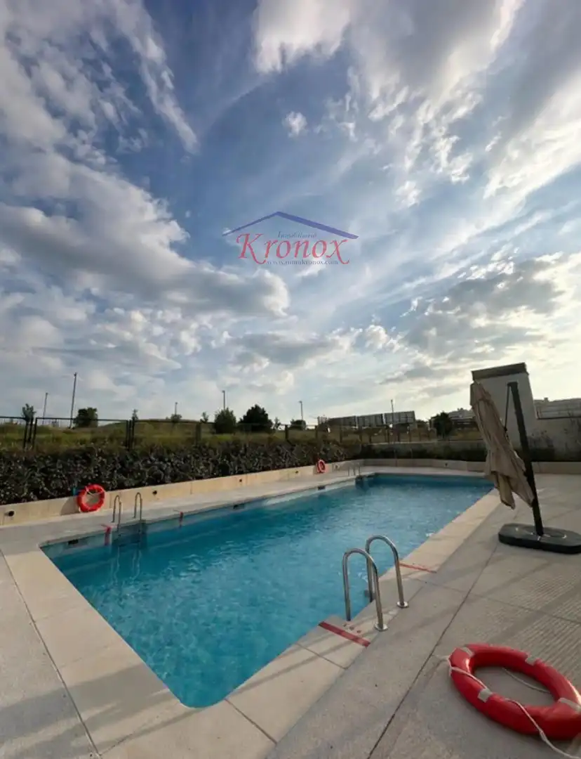 Piscina de Pis en venda en Madrid amb Aire condicionat, Calefacció i Terrassa