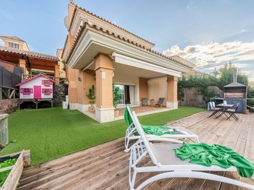 Casa bifamiliare con piscina in vendita a Avenida Santa Clara Golf 2