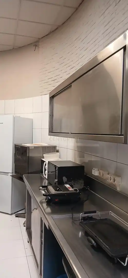 Cuina de Local en venda en Girona amb Aire condicionat