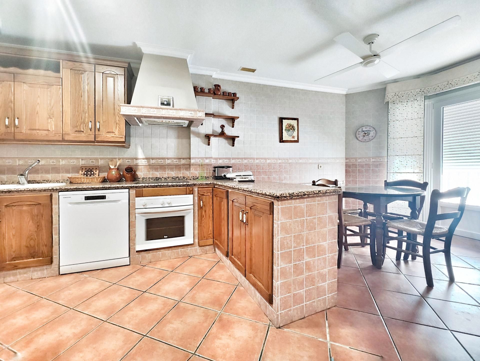 Cuina de Casa o xalet en venda en Puertollano amb Aire condicionat, Calefacció i Terrassa