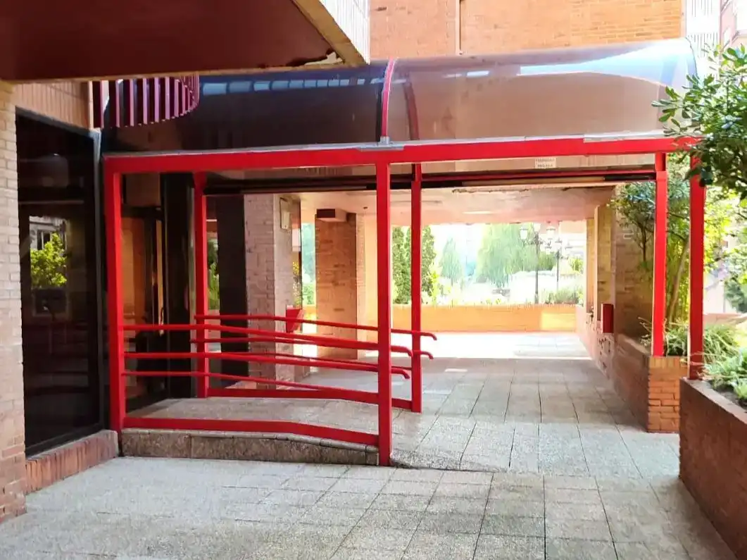 Piso en venta en Oviedo  con Jardín privado, Parquet y Trastero