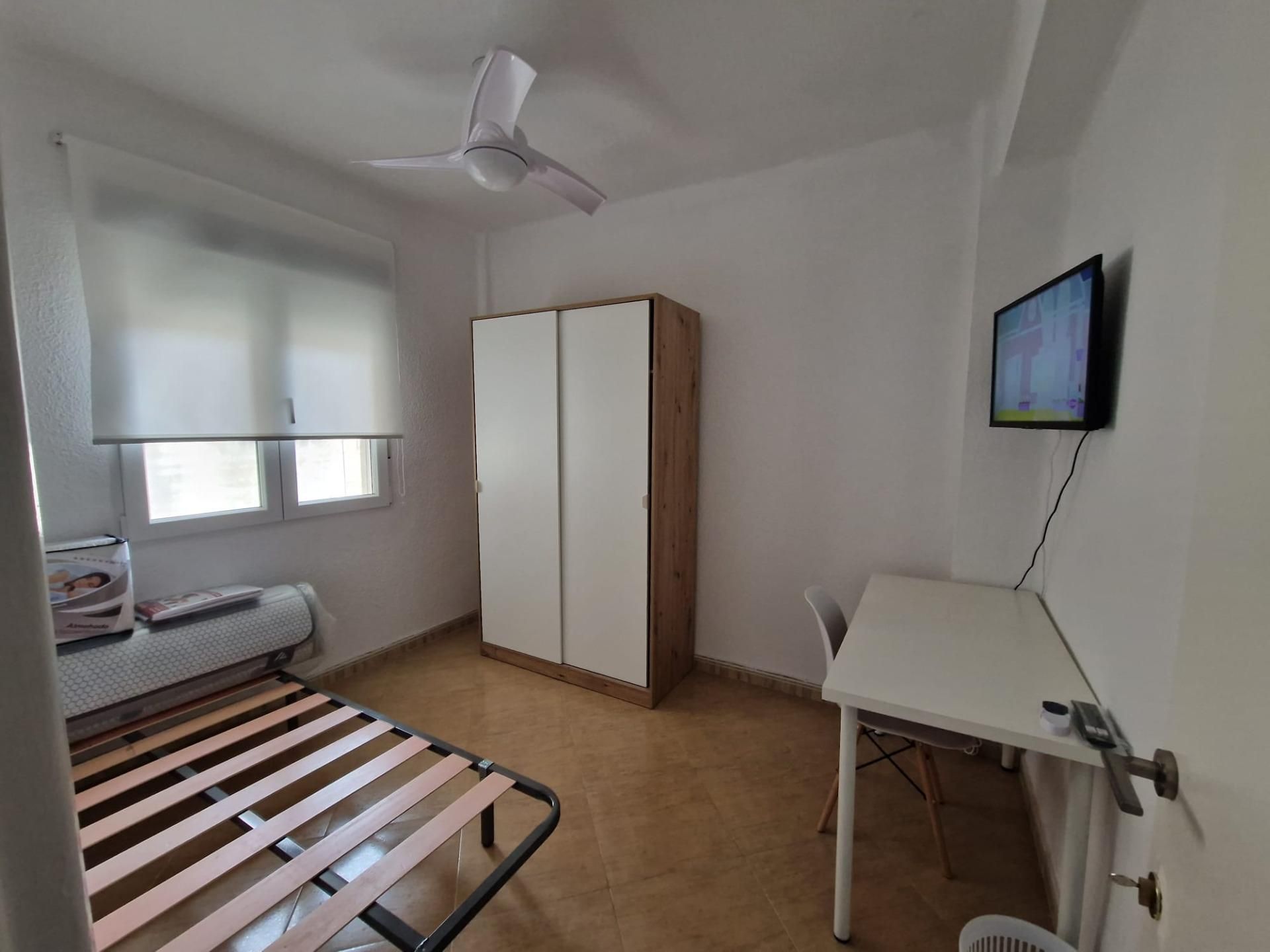 Habitación de Piso de alquiler en  Albacete Capital con Balcón