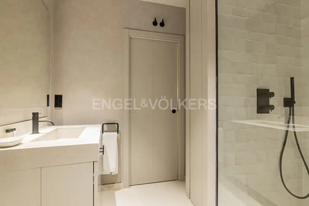 Bathroom of Flat for rent in Madrid  with Air Conditioner, Heating and Furnished