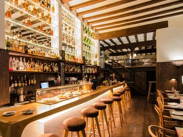 Local comercial en traspaso en Carrer d'Avinyó 37