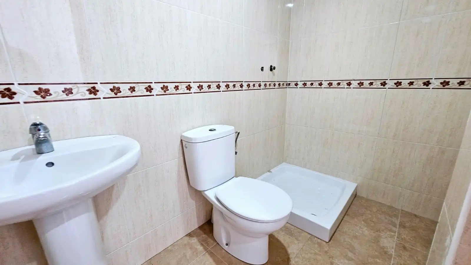 Bathroom of Flat for sale in Ceutí  with Storage room and Furnished