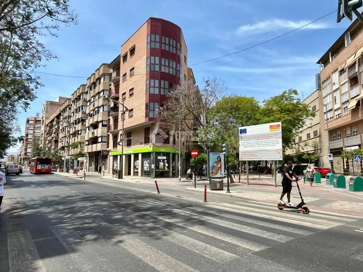 Pis amb terrassa en venda a C. Floridablanca