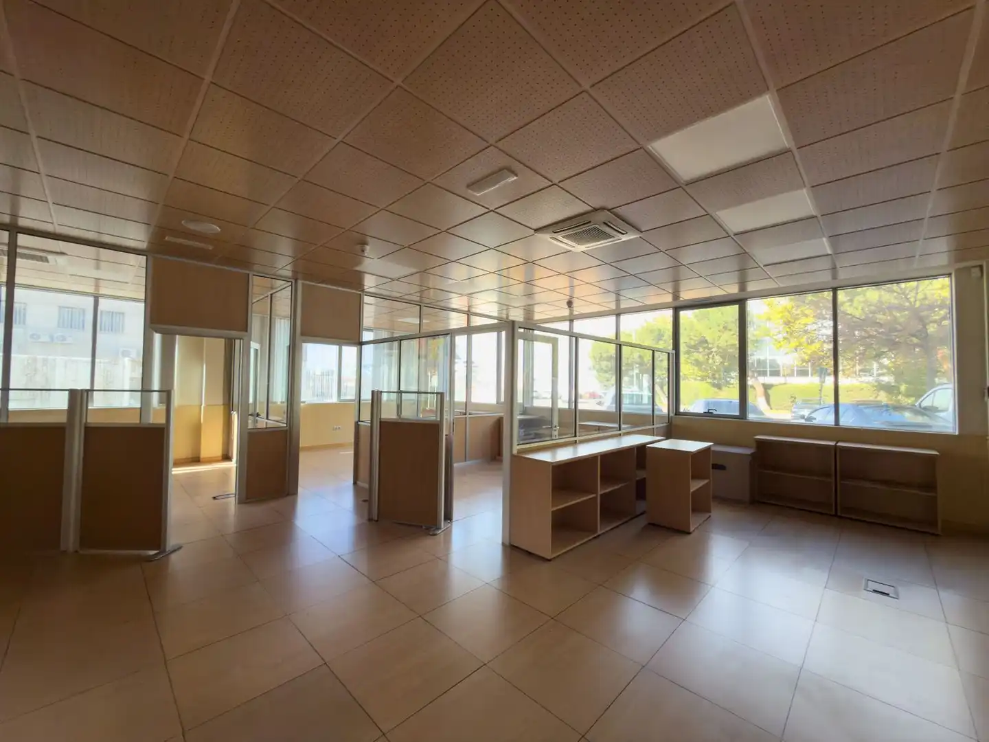 Gemischtgenutztes Gebäude zum Verkauf in Montserrat - Parque Empresarial, imagen 26