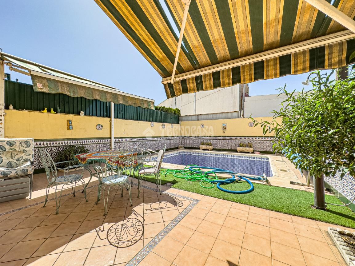Jardí de Casa adosada en venda en Cúllar Vega amb Aire condicionat i Piscina