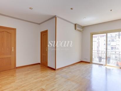 Bedroom of Flat for sale in  Barcelona Capital  with Air Conditioner, Heating and Terrace