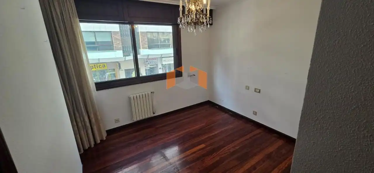 Piso en venta en Vigo  con Calefacción, Parquet y Terraza