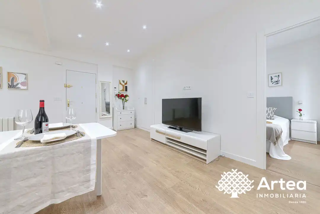 Wohnzimmer von Wohnung zum Verkauf in Bilbao  mit Heizung, Privatgarten und Möbliert
