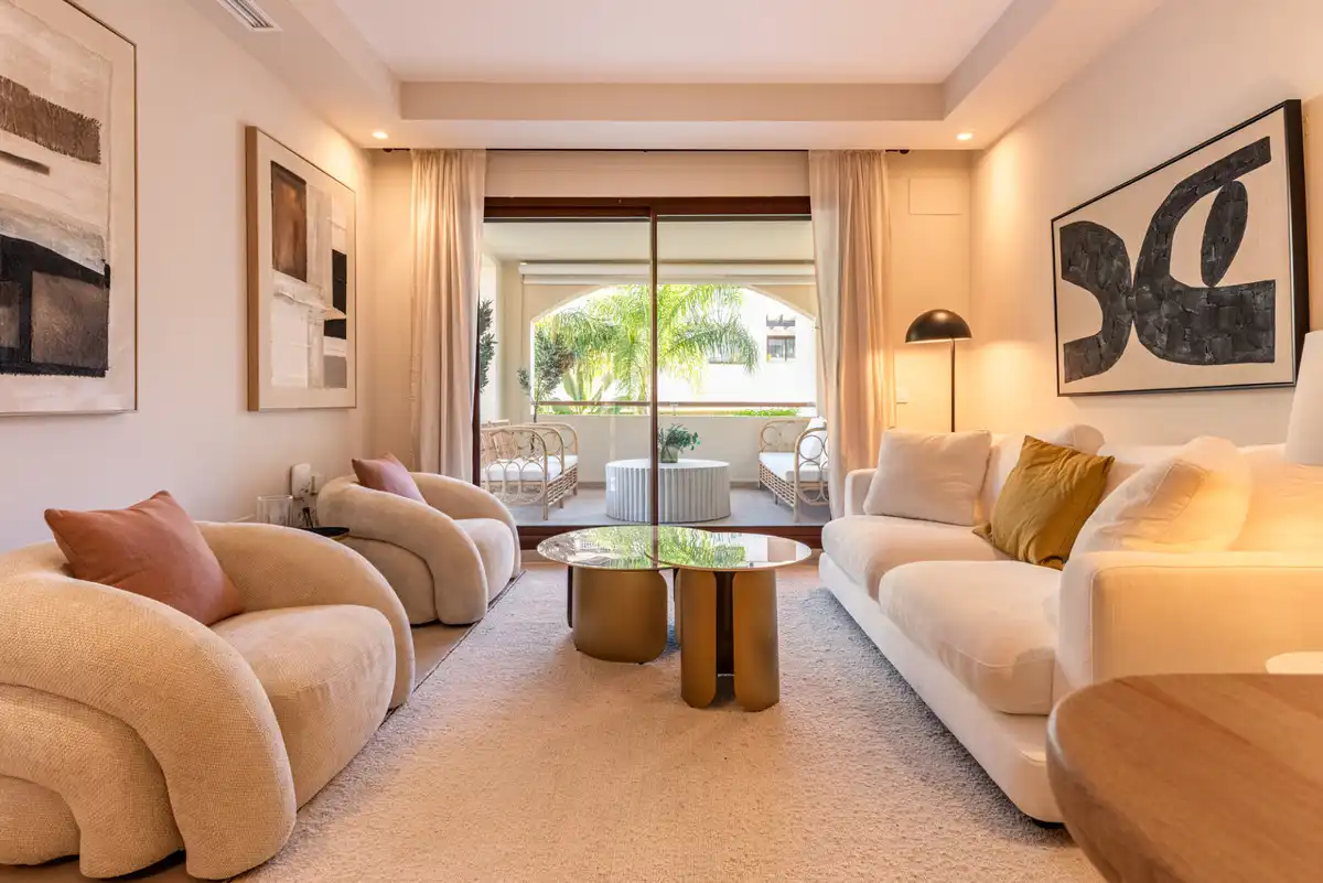 Sala de estar de Apartamento en venta en Marbella con Aire acondicionado, Terraza y Piscina