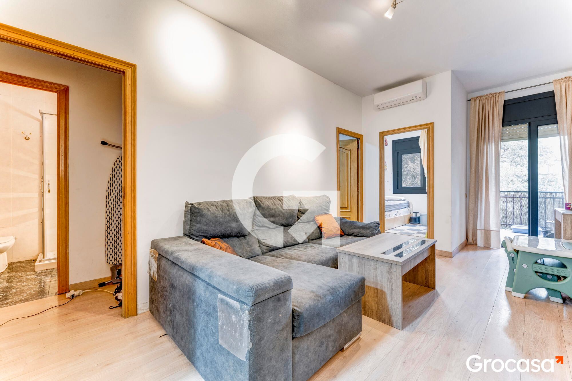 Living room of Flat for sale in  Barcelona Capital  with Air Conditioner, Heating and Oven
