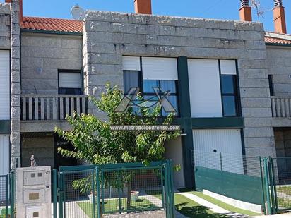 Vista exterior de Casa adosada en venda en A Peroxa  amb Terrassa i Balcó