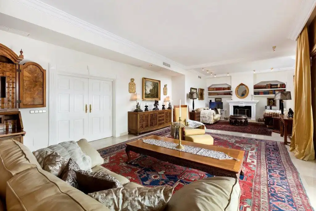 Sala de estar de Casa o chalet en venta en Benahavís con Aire acondicionado, Calefacción y Terraza