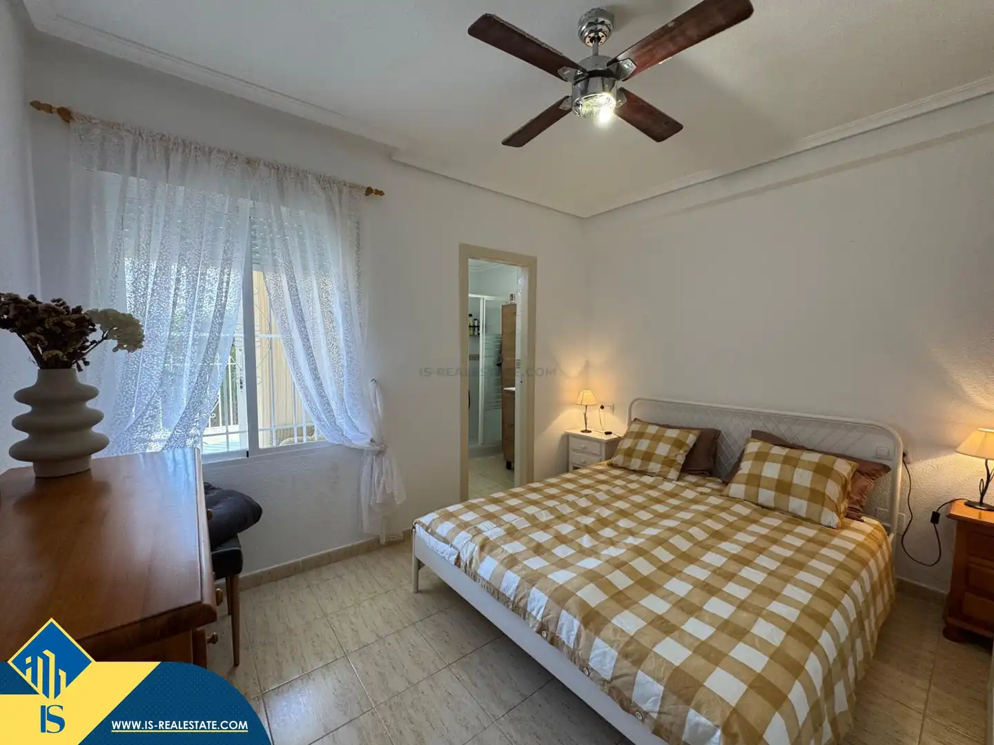 Dormitori de Casa o xalet en venda en Torrevieja amb Aire condicionat, Terrassa i Traster